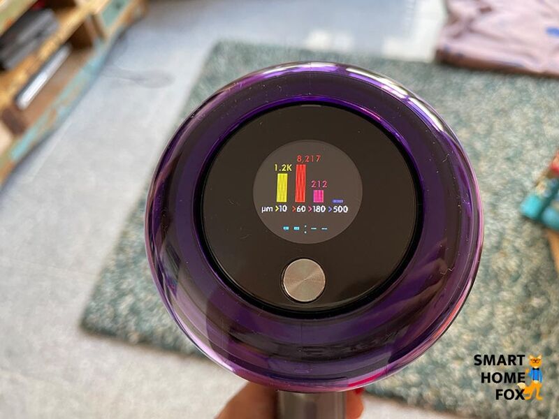 The display shows the analysis before vacuuming the carpet